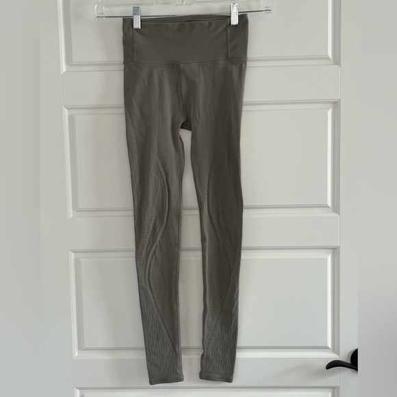 Lululemon Reveal Tight Mindful Motion Carbon Dust Size 4 Athletic Workout - Picture 6 of 15